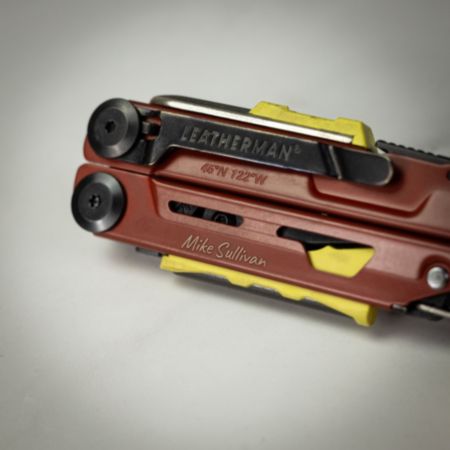 Leatherman Signal - Crimson